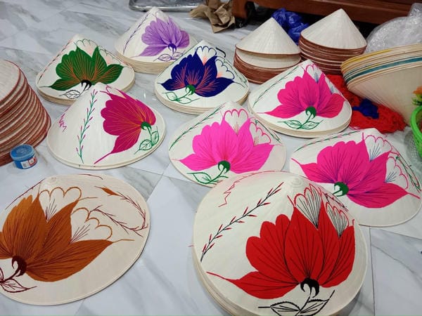 Trang trí nón lá (15)