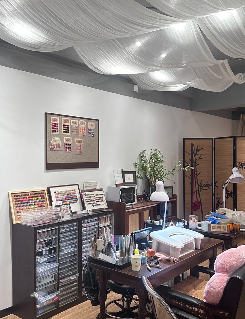 decor tiệm nail 17