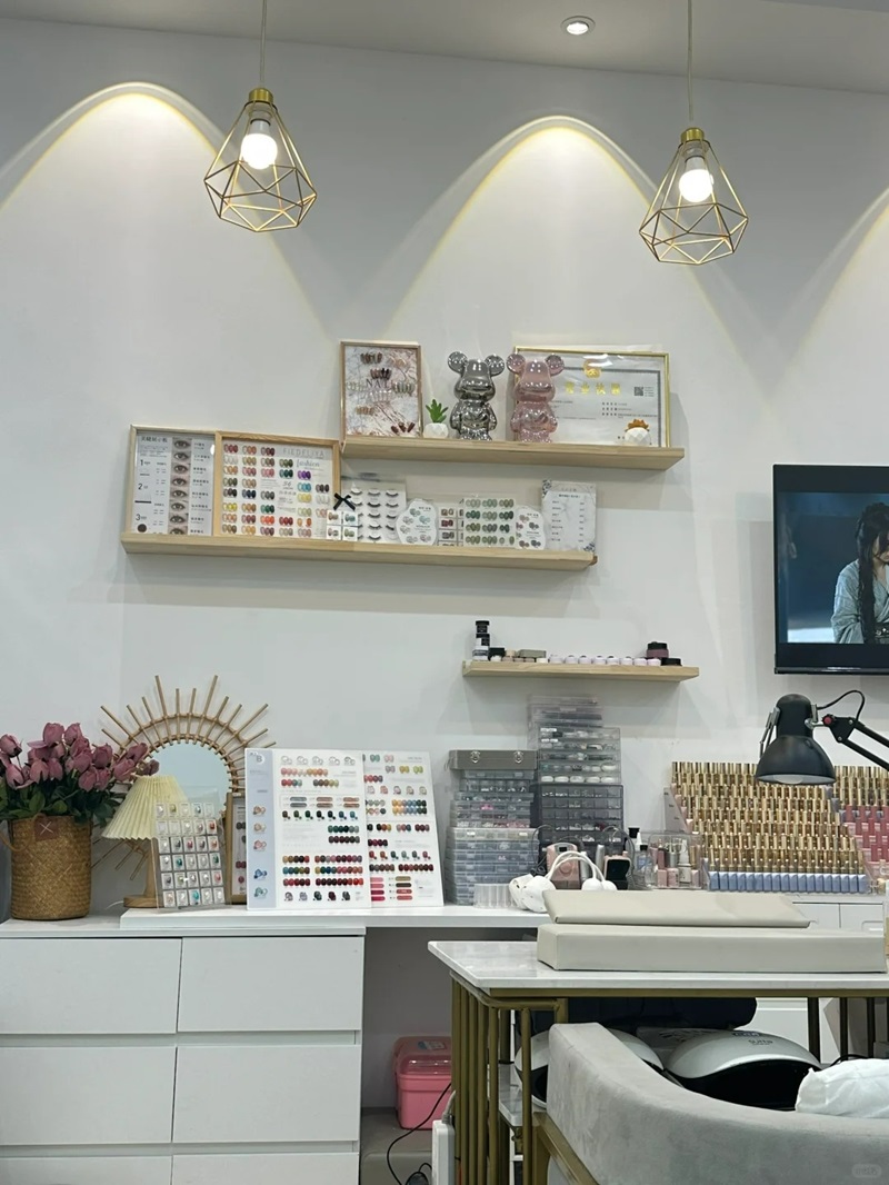 decor tiệm nail 2