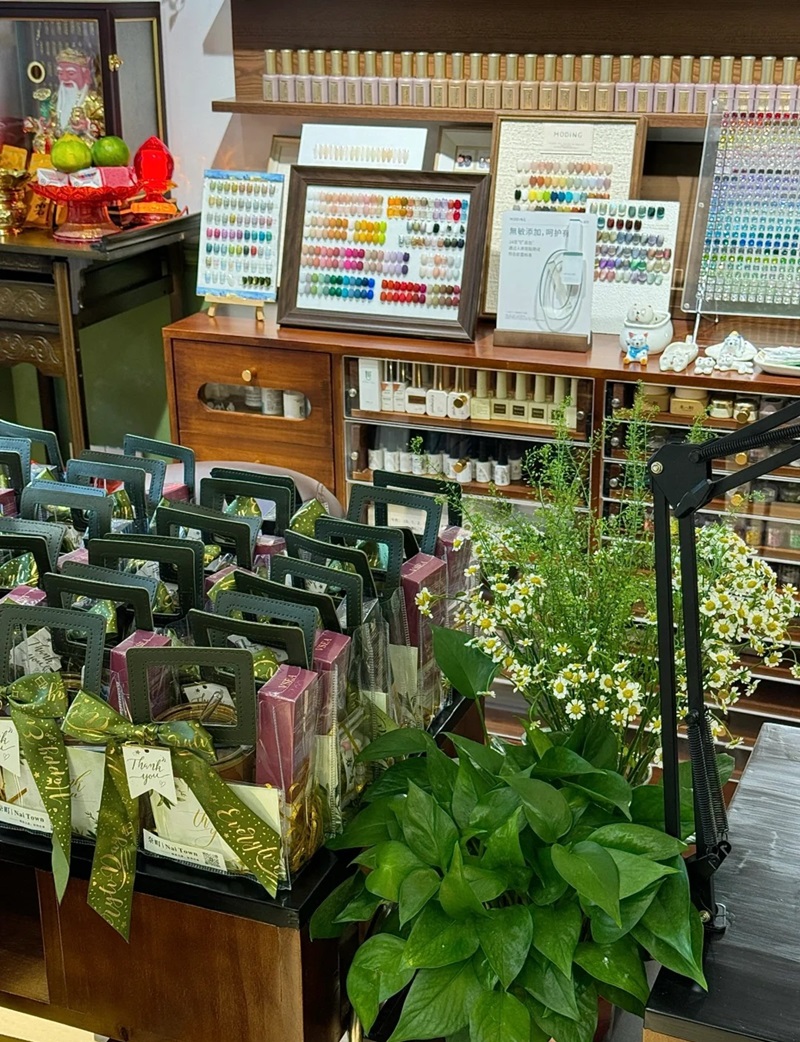 decor tiệm nail 28