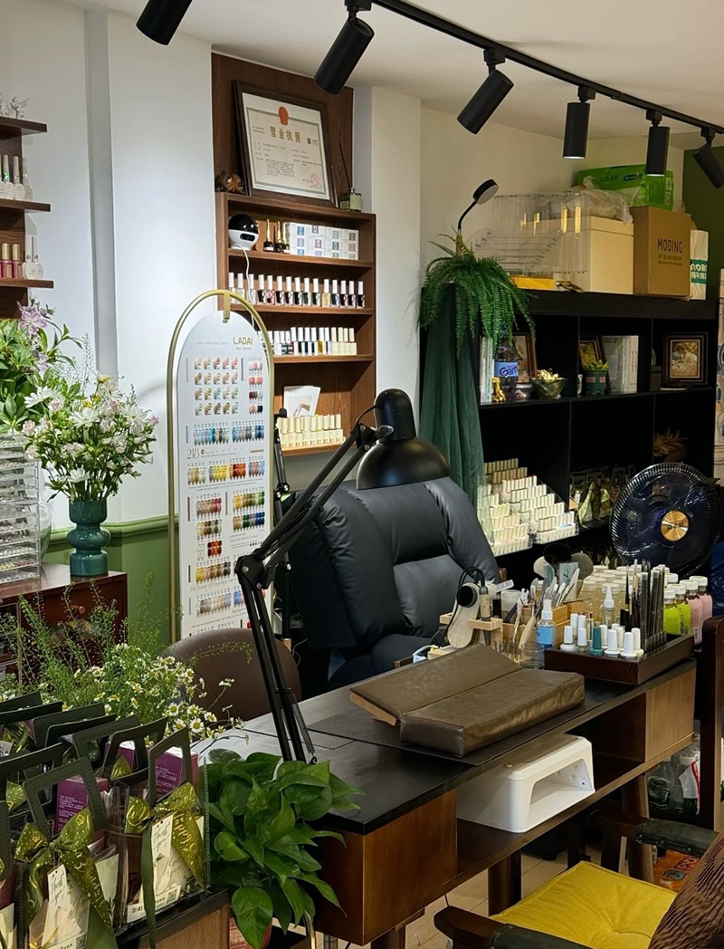 decor tiệm nail 29