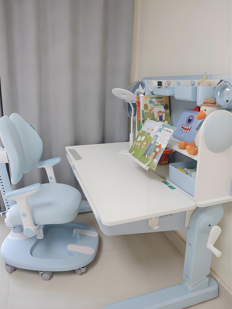 trang trí bàn học 40