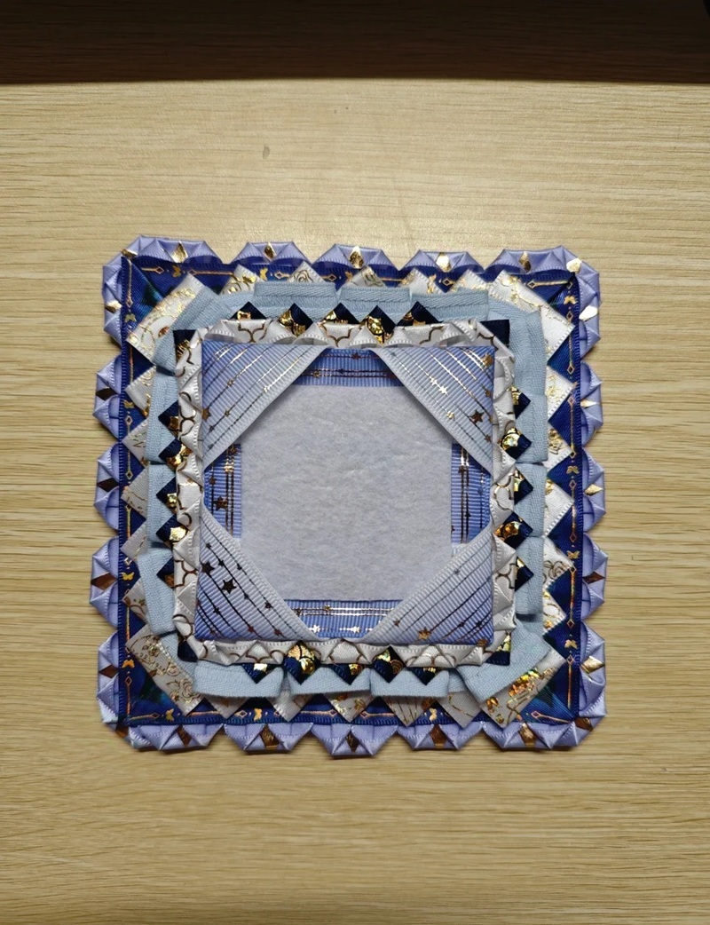 trang trí hình vuông đối xứng 9