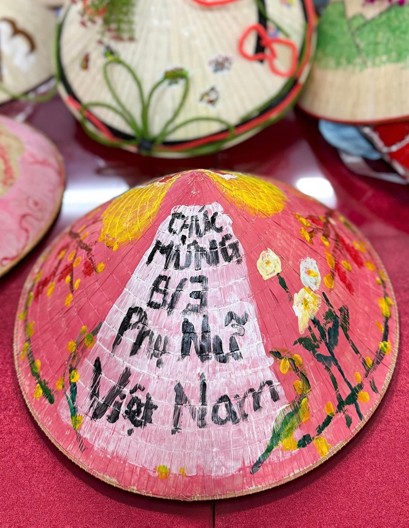 trang trí nón lá 6
