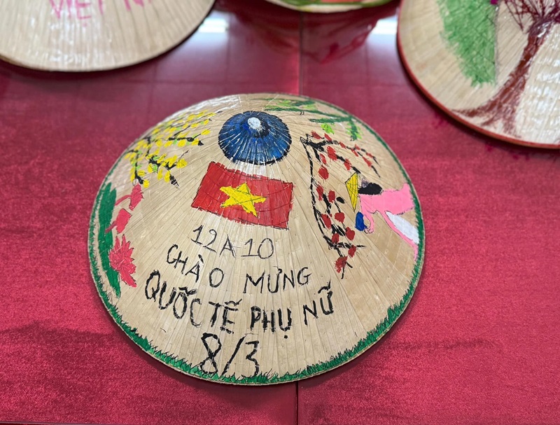 trang trí nón lá 8