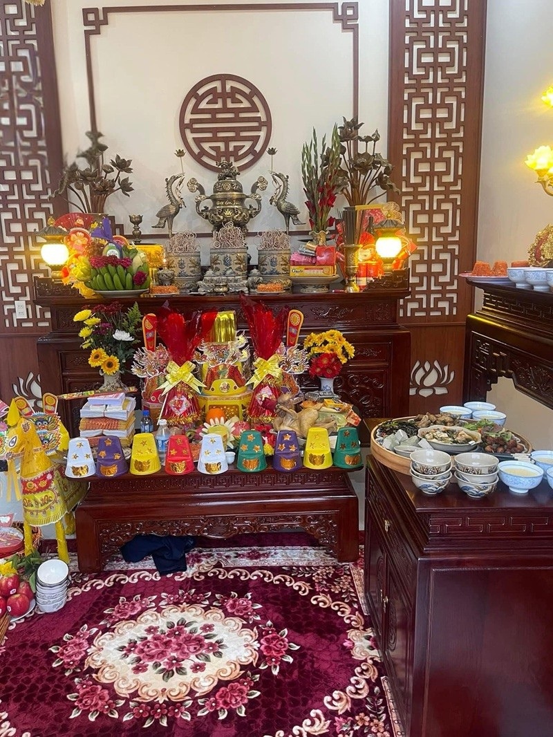 trang trí phòng thờ 24