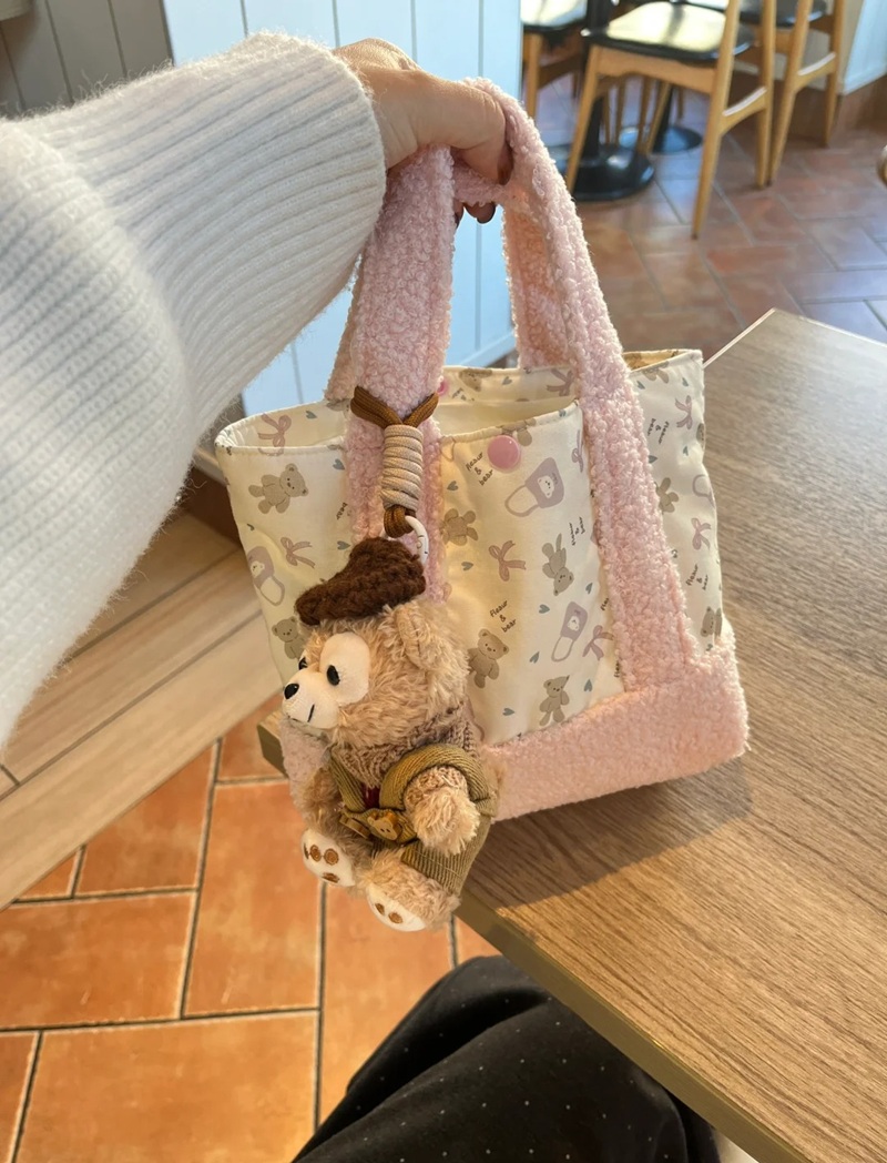 trang trí túi xách 10