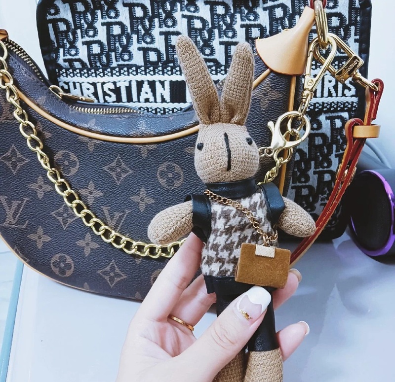 trang trí túi xách 8