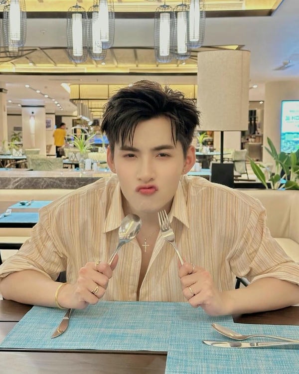 ảnh hùng huỳnh cute 8