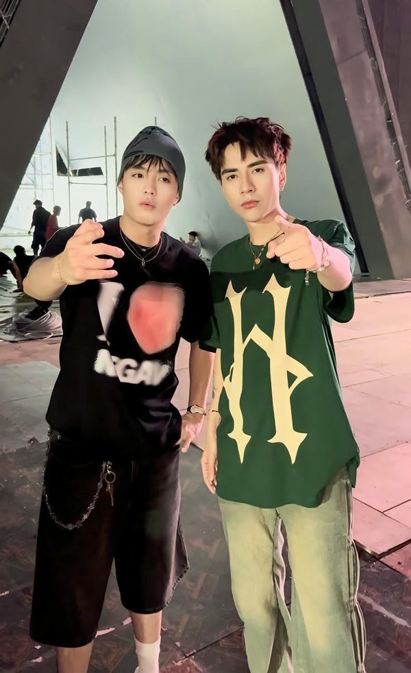 ảnh negav và quang hùng 3