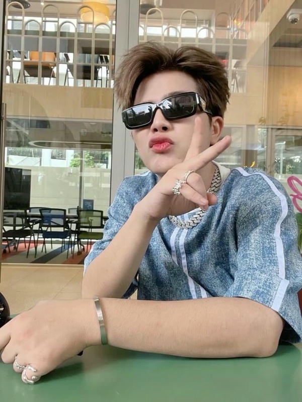 ảnh rhyder cute chu mỏ (1)