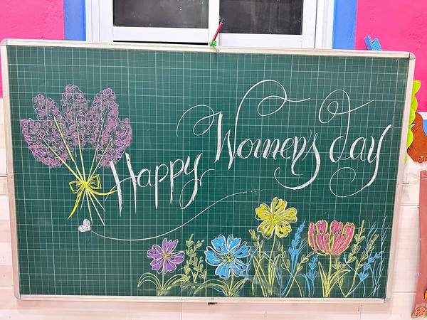 trang trí bảng 20 10 2