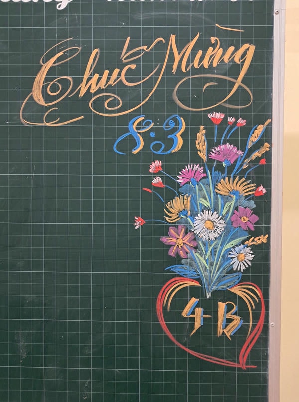 trang trí bảng 8 3 11