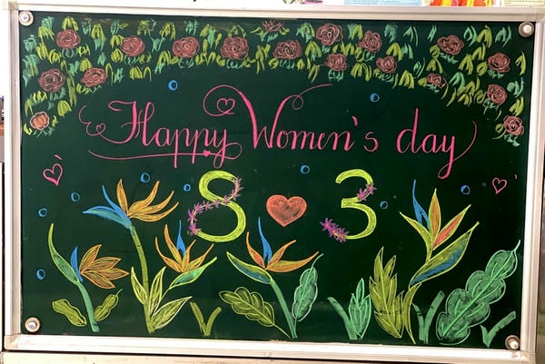 trang trí bảng 8 3 17