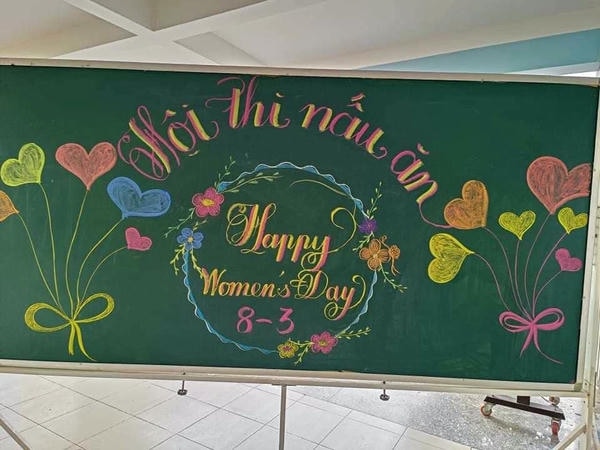 trang trí bảng 8 3 2