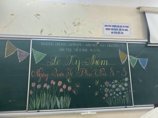 trang trí bảng 8 3 4