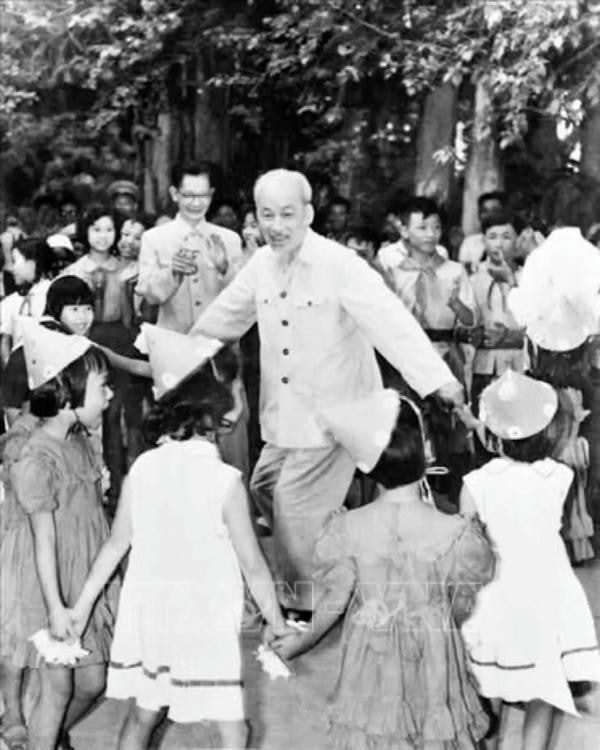 ảnh bác hồ đen trắng 10