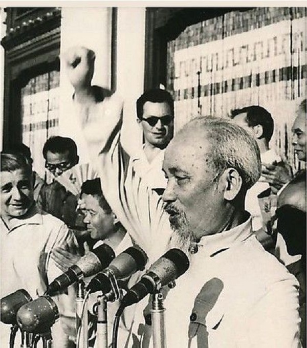 ảnh bác hồ đen trắng 12