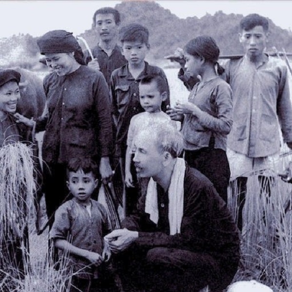 ảnh bác hồ đen trắng 13