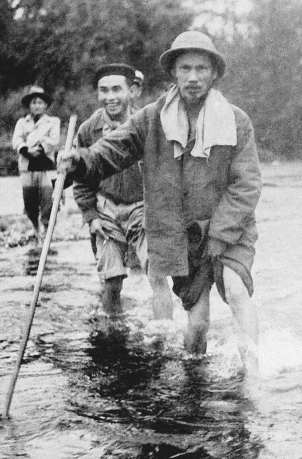 ảnh bác hồ đen trắng 14