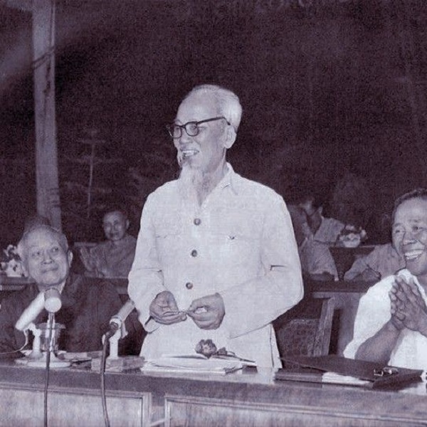 ảnh bác hồ đen trắng 16