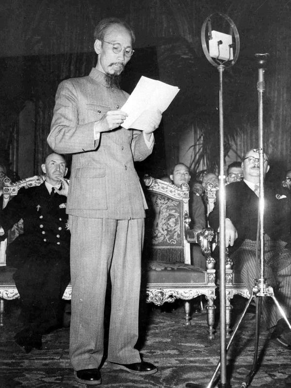 ảnh bác hồ đen trắng 18