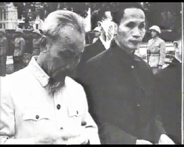 ảnh bác hồ đen trắng 28