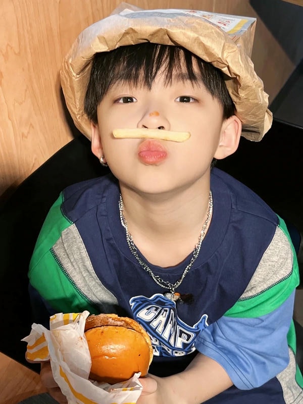 ảnh bé trai đáng yêu 25