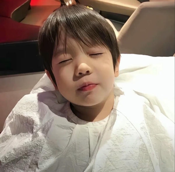 ảnh bé trai đáng yêu 31