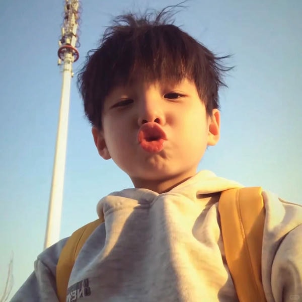 ảnh bé trai đáng yêu 8