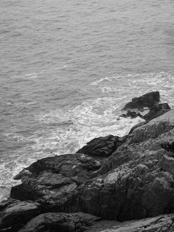 ảnh biển đen trắng 17