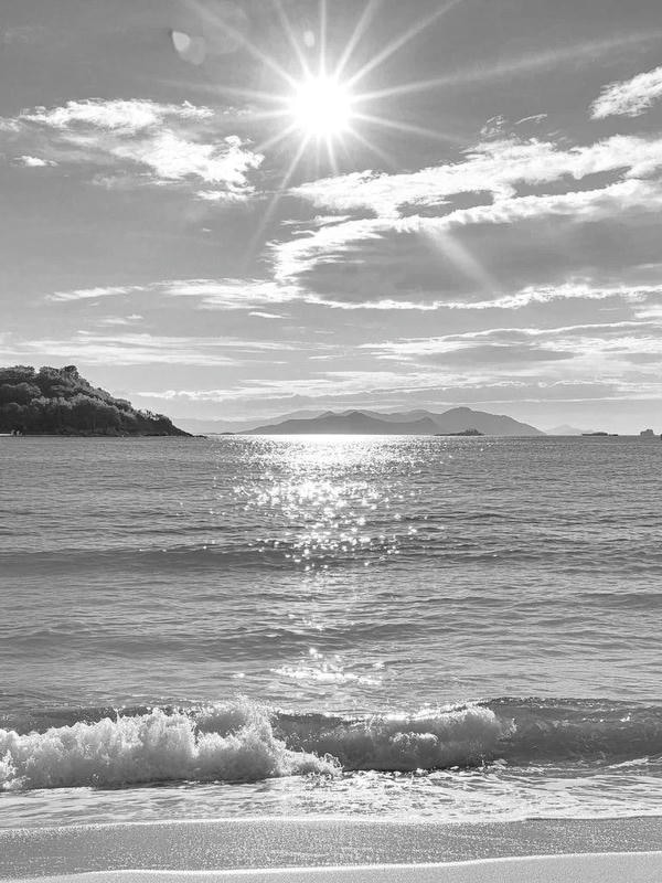 ảnh biển đen trắng 22