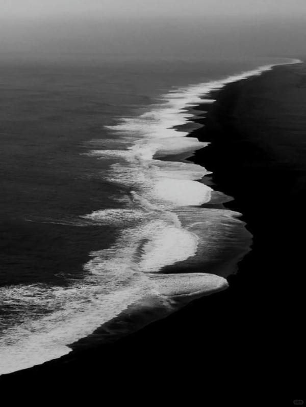 ảnh biển đen trắng 3