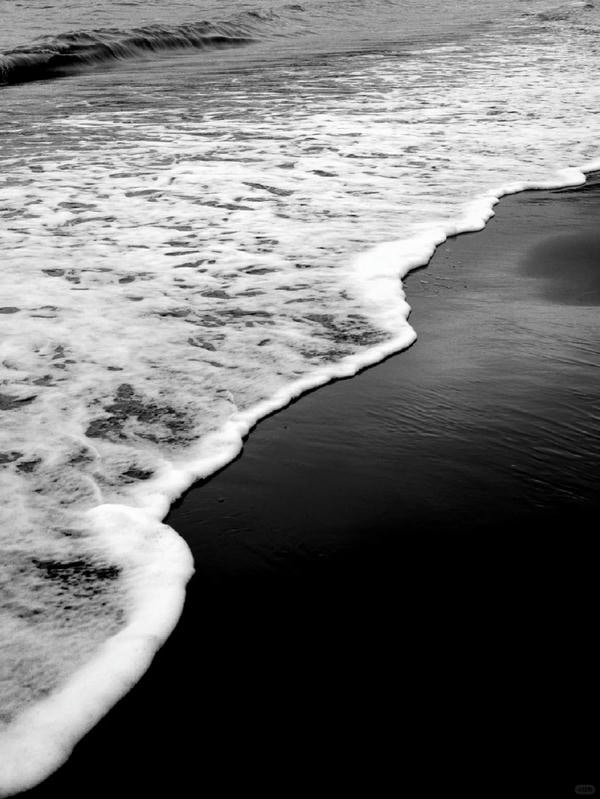 ảnh biển đen trắng 31