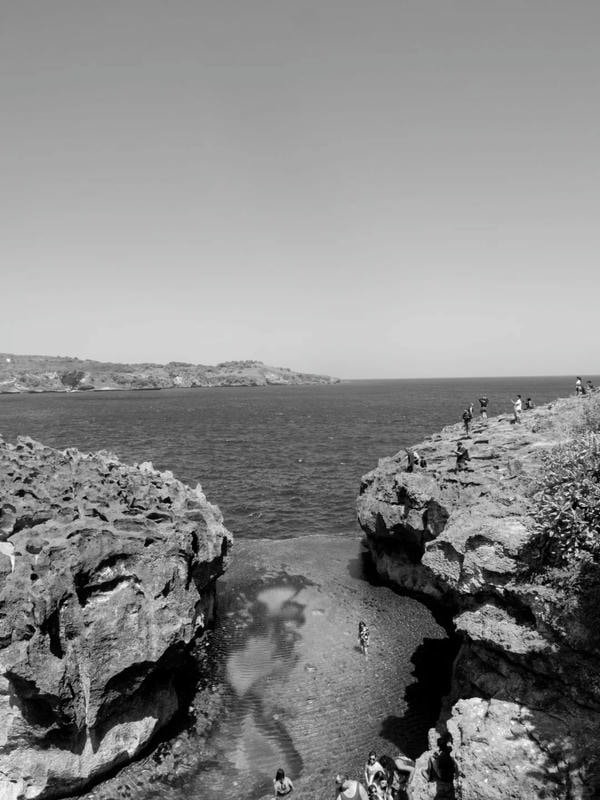 ảnh biển đen trắng 32