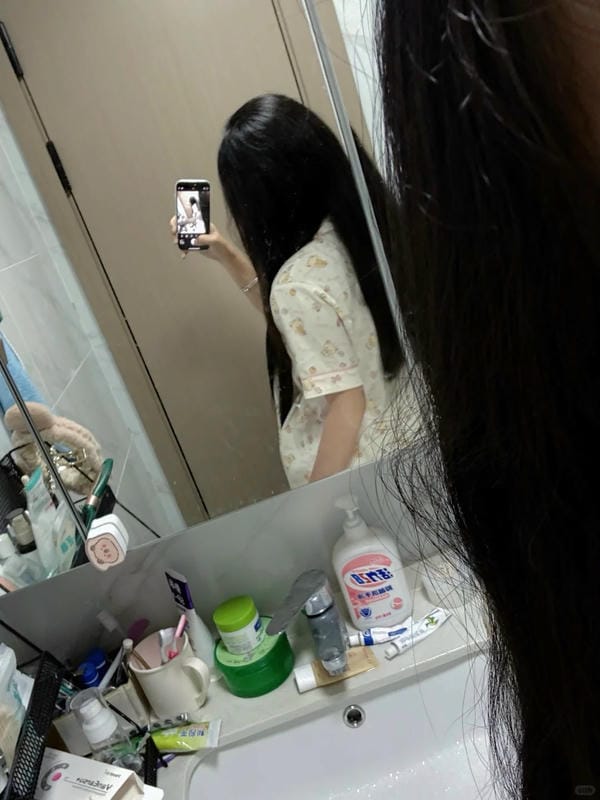 ảnh chụp trước gương che mặt nữ 10