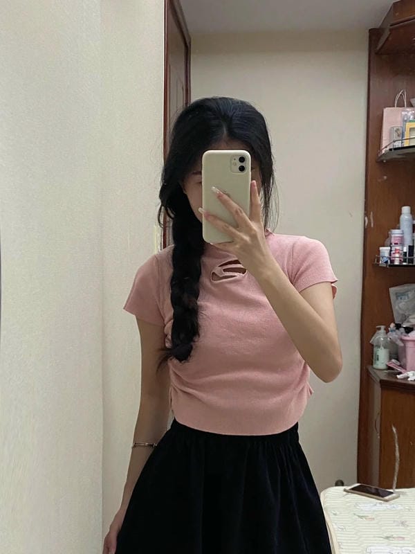 ảnh chụp trước gương che mặt nữ 12