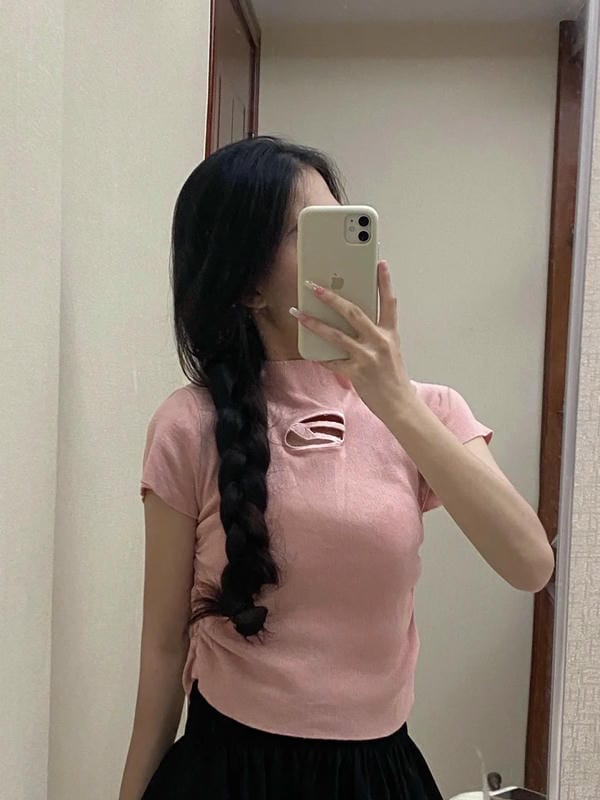 ảnh chụp trước gương che mặt nữ 13