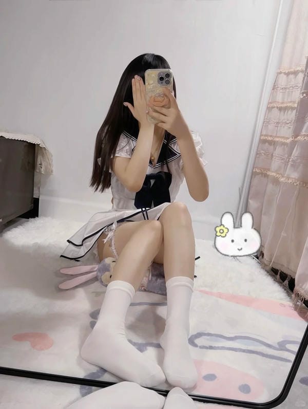 ảnh chụp trước gương che mặt nữ 16