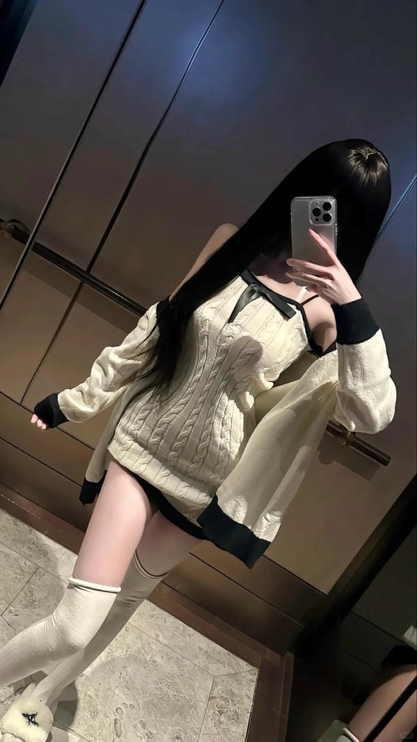 ảnh chụp trước gương che mặt nữ 18