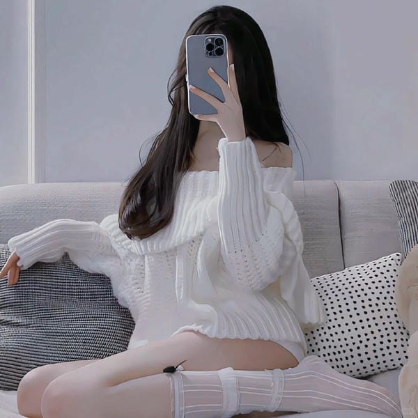 ảnh chụp trước gương che mặt nữ 27