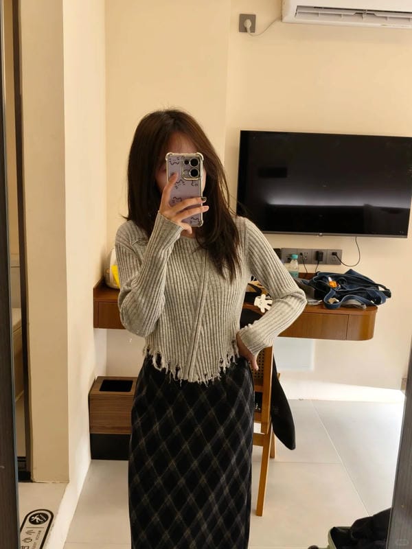 ảnh chụp trước gương che mặt nữ 38