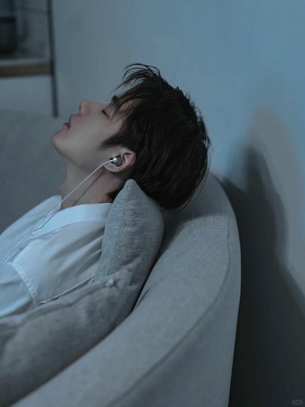 ảnh con trai buồn 23