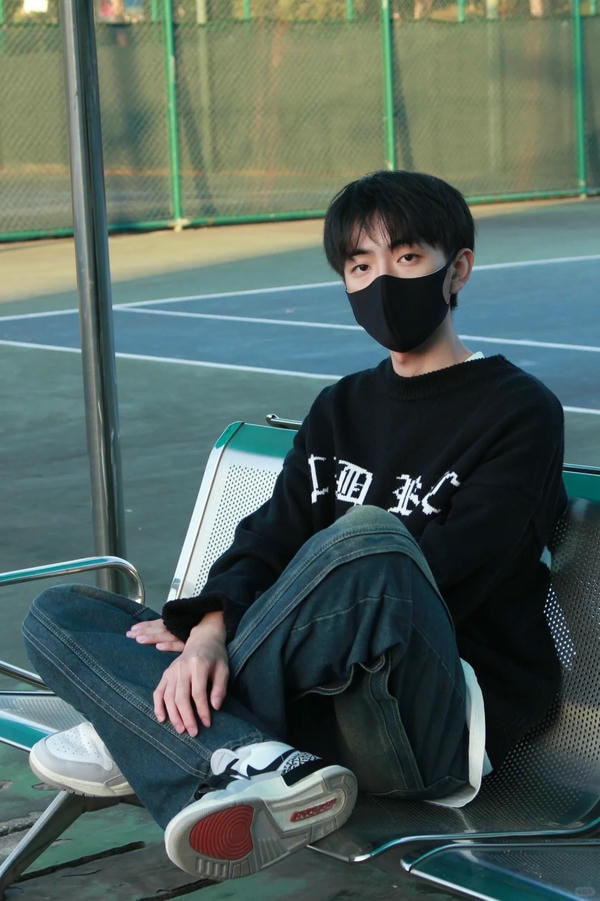 ảnh con trai đeo khẩu trang đen 19