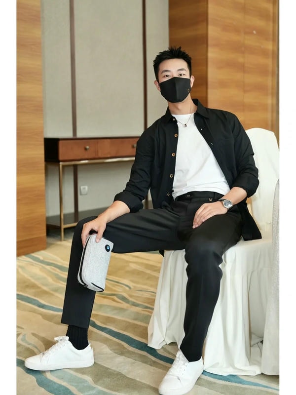 ảnh con trai đeo khẩu trang đen 25