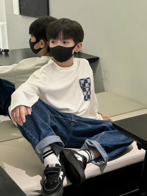 ảnh con trai đeo khẩu trang đen 9
