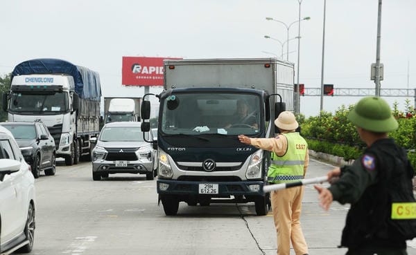 ảnh công an bắt xe (12)