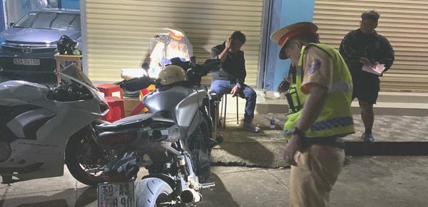 ảnh công an bắt xe (13)