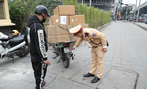 ảnh công an bắt xe (14)