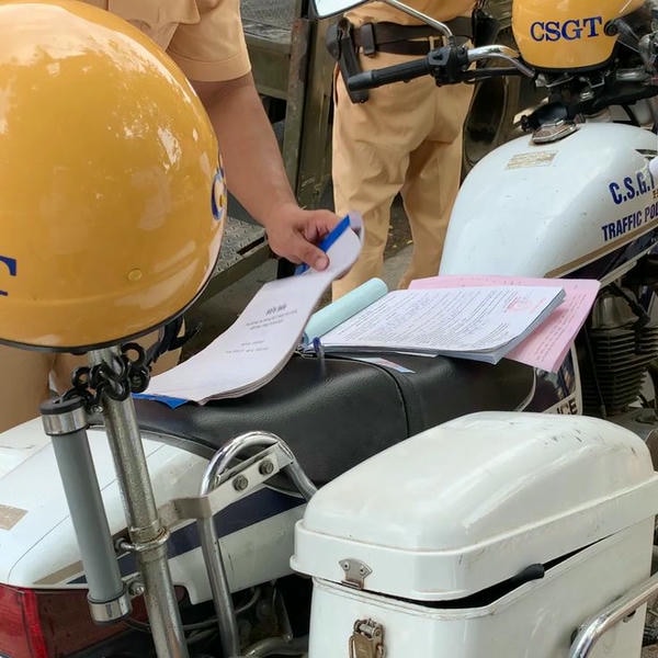 ảnh công an bắt xe 14